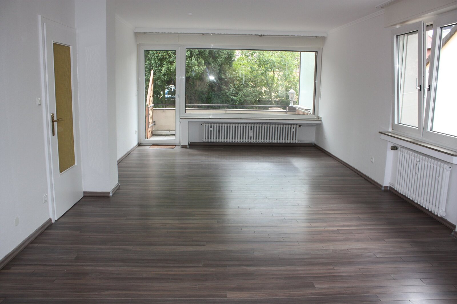Wohnzimmer mit Balkon