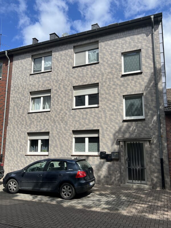 Modernisiertes 3-Familienhaus mit PV-Anlage, Kaminöfen, EBK, uvm.