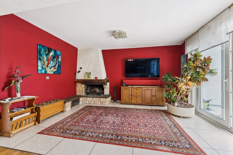 Wohnzimmer mit Kamin