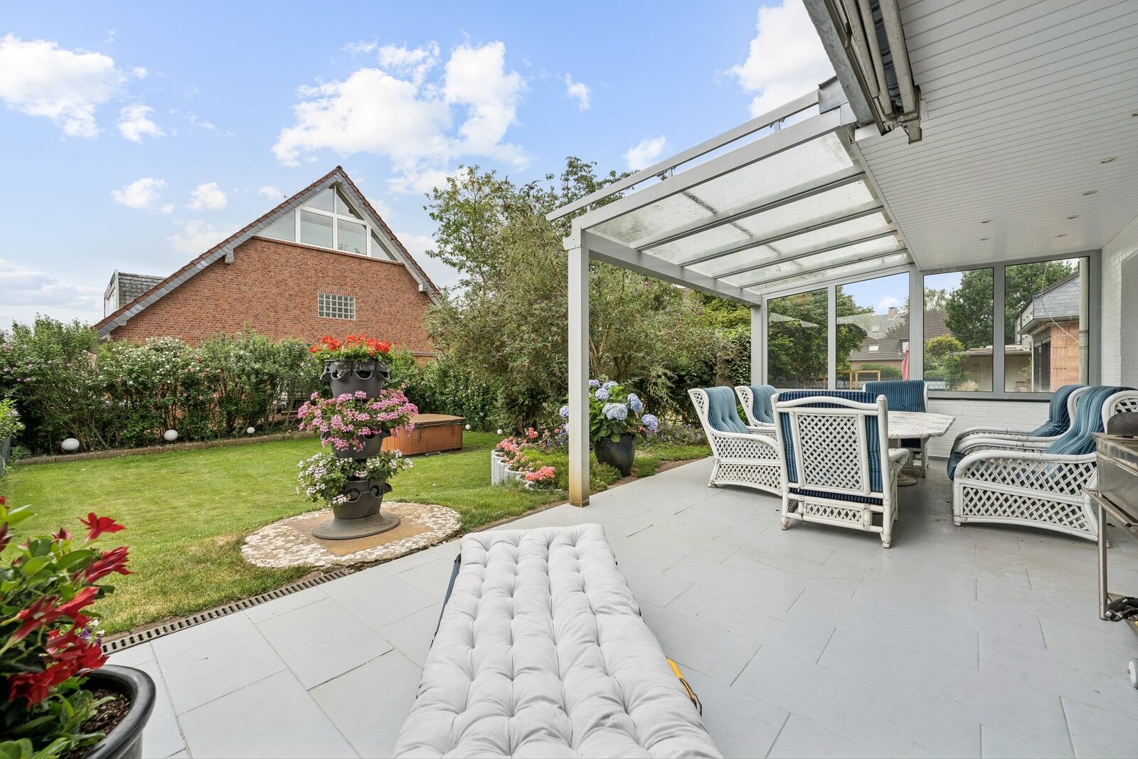 Terrasse mit Überdachung