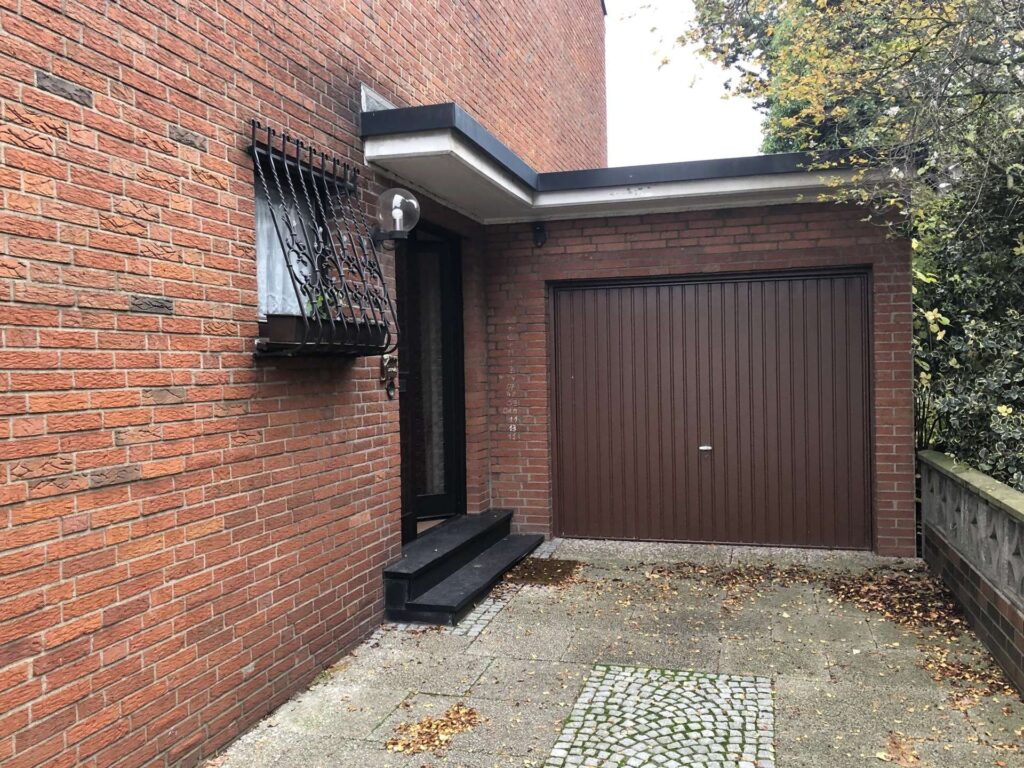 Garage direkt am Haus