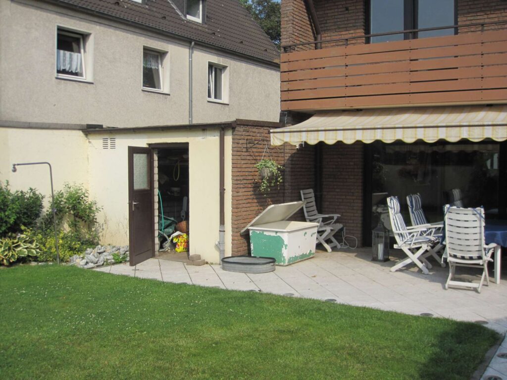 Rückansicht / Garage