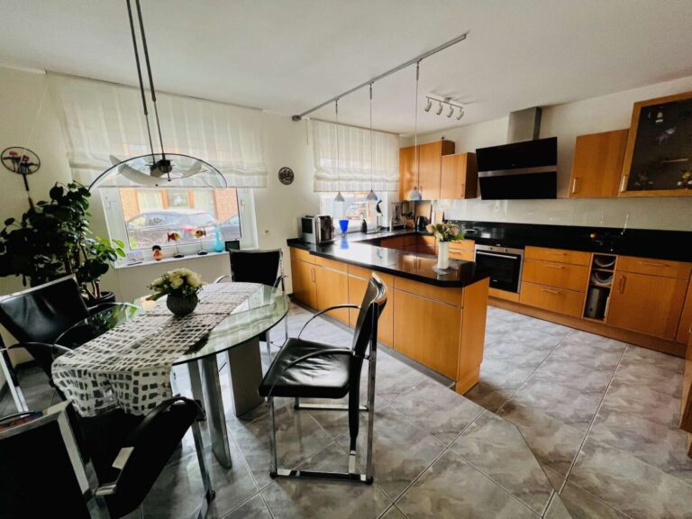 Wohnküche samt Einbauküche