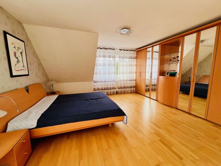 Schlafzimmer Eltern