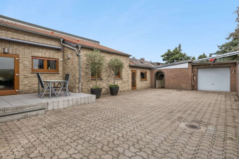 Seitenansicht, Innenhof