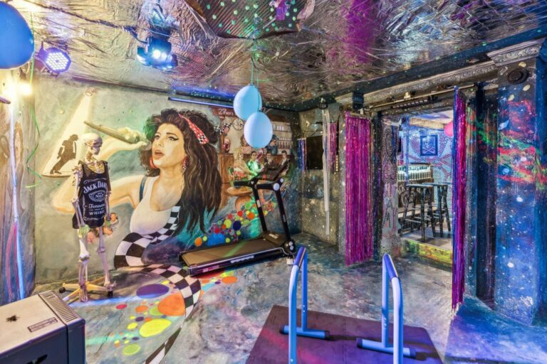 Partyraum im KG mit Ausgang in den Garten